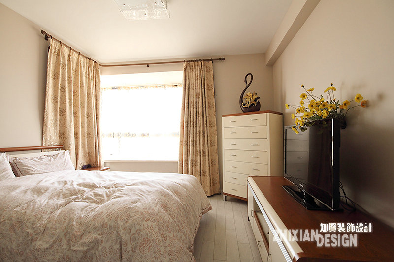 卧室图片来自上海知贤设计小徐在黑白动感演绎富有韵律的家装艺术的分享