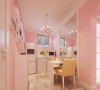 以温馨粉色的墙漆和现代明快的白色家具，通透的镜面，完美的将小户型的局促感消除。温馨大方。