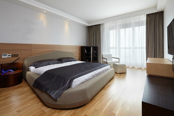卧室图片来自家装大管家在140平现代简约风三居室的分享