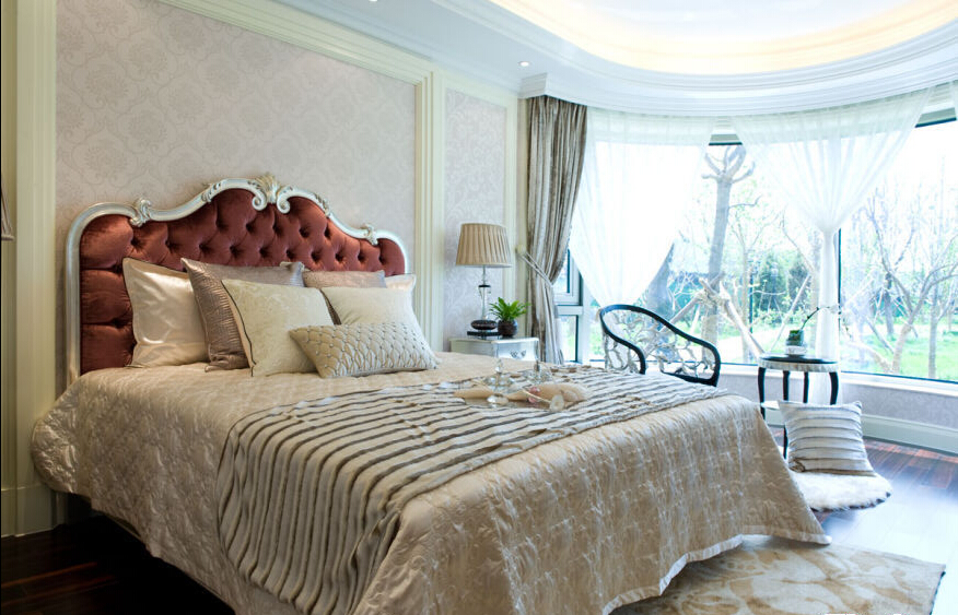 卧室图片来自佰辰生活装饰在永恒经典的美式新古典三居的分享