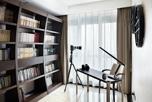 书房图片来自家装大管家在140平现代简约风三居室的分享