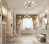 设计师将业主的卫生间进行个性化设置，增加了较多的家具。同时将古典的繁复雕饰简化，并与现代的材质相结合，呈现出古典而简约的新风貌。