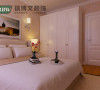 次卧室整体比主卧简单，突出设计的主次分明，色调风格和主卧一致。