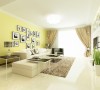客厅以简约明快为主，米黄色的沙发背景墙，以简约艺术挂画为背景墙。加上简约时尚的家具，使客厅给人一种窗明几净的舒适感觉。