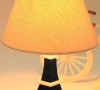这款台灯的主要材质为树脂，安全又环保。台灯的底座以埃菲尔铁塔为原型制成，充满浪漫氛围。另外，台灯的灯光为橘黄色，有利于睡眠。