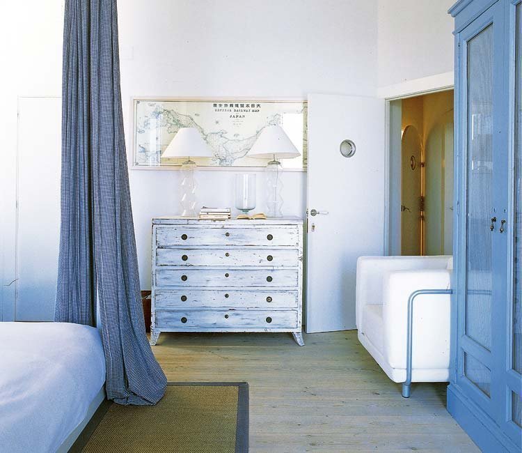二居 地中海 别墅 白领 收纳 旧房改造 80后 小资 卧室图片来自周楠在60平米装修设计 情倾地中海的分享