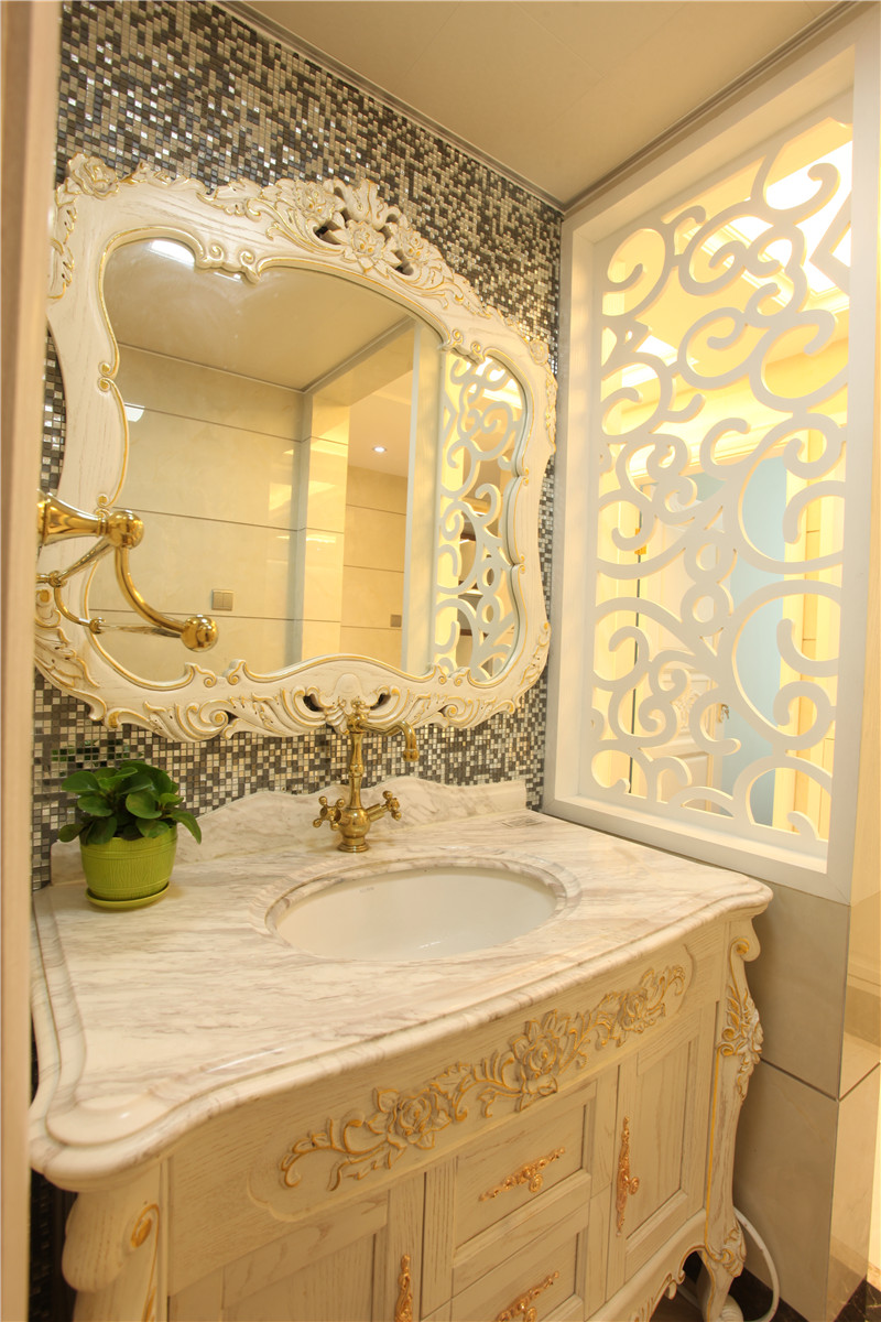 欧式 简约 80后 白领 卫生间图片来自长沙金煌装饰在欧式简约爱情湾的分享