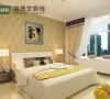 卧室空间，采用暖色的地砖，区别客厅空间的冷色砖，卧室背景墙贴偏黄的壁纸，体现整体卧室空间的温馨温暖的感觉。