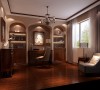 书房的设计丰富的采光条件，暖色的地板，浅色的墙纸，互相呼应。