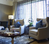 客厅作为待客区域，以蓝色为点缀。