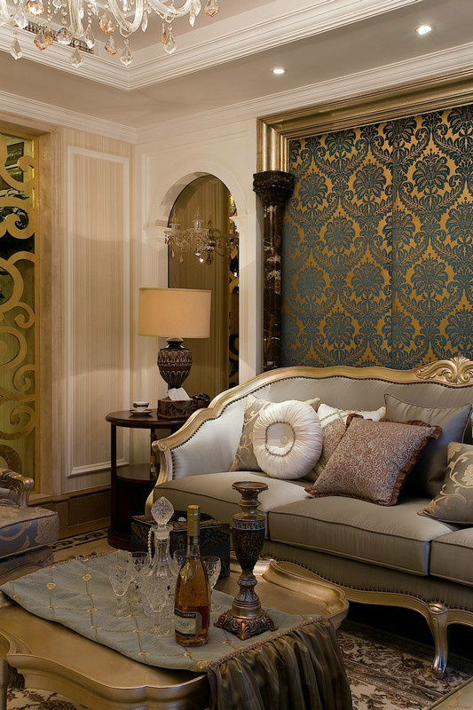 欧式 高贵 奢华 浪漫 三居室 温馨 舒适 客厅图片来自成都生活家装饰在131平浪漫欧式大宅的分享