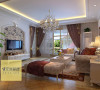 主卧室：用一面紫色的软包床头，让整个空间温馨浪漫。