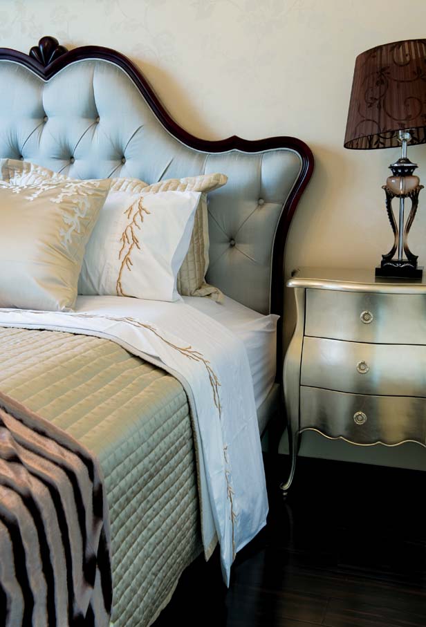 欧式 三居 别墅 慕尚族 装修设计 卧室图片来自慕尚族在纯水岸东湖别墅  纯正欧式风格的分享