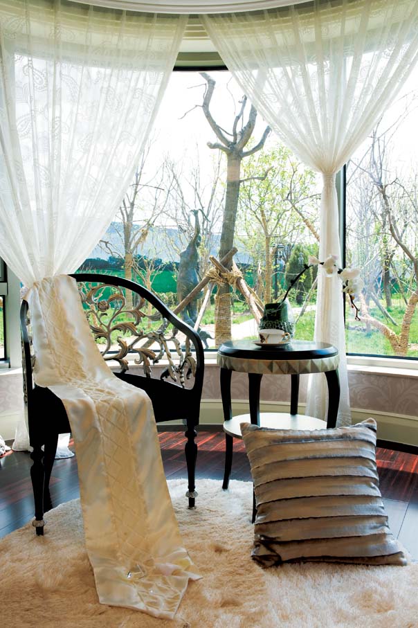 欧式 三居 别墅 慕尚族 装修设计 阳台图片来自慕尚族在纯水岸东湖别墅  纯正欧式风格的分享