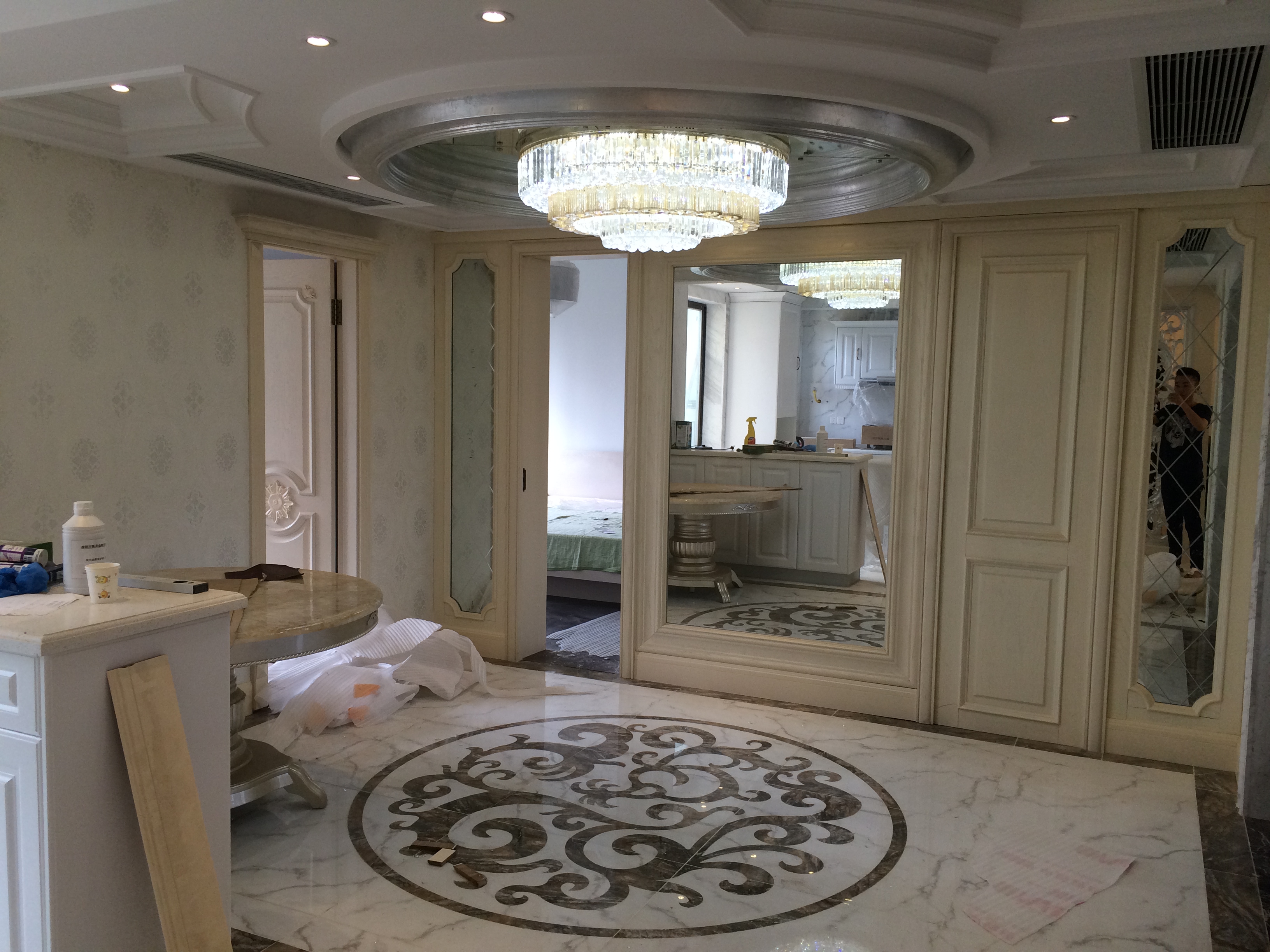别墅 白领 80后 小资 混搭 欧式 餐厅图片来自东三吉在法式新古典别墅施工中的分享