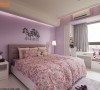 柔紫色彩搭配花语寝饰，呈现主卧房浪漫情调。