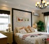 美美的卧室，温馨简单的造型，搭配清新完美的色调，相信在这里，一定有非常浪漫的梦噢!