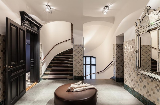 欧式 二居 三居 别墅 白领 收纳 旧房改造 80后 小资 楼梯图片来自周楠在340平北欧公寓 不一样的复古情调的分享