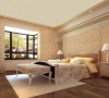 卧室精致的吊顶与室内暖色的家居搭配，为业主营造了温馨舒适的睡眠环境。