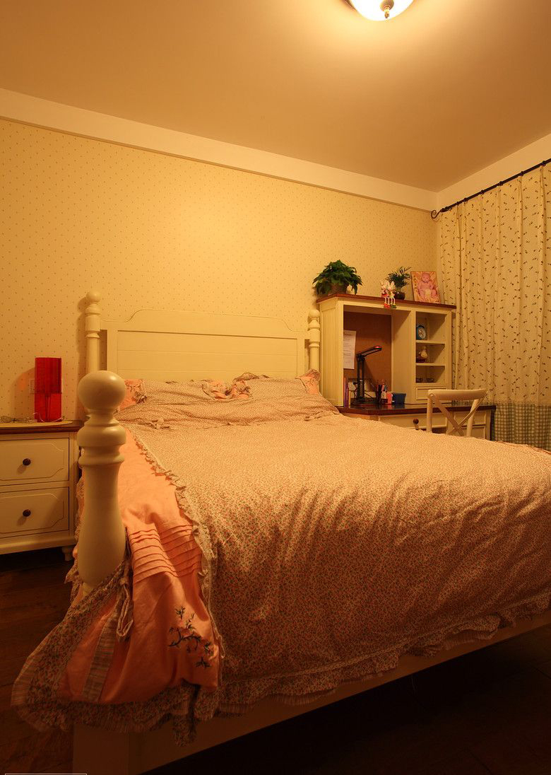 美式 温馨 舒适 3居 80后 小资 卧室图片来自成都生活家装饰在132平温馨舒适美式3居室的分享
