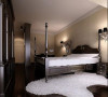 卧室的墙面用典型的欧式3d墙纸饰面，体现温馨的感觉。