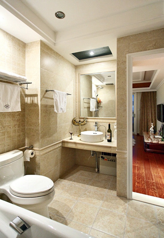 卫生间图片来自家装大管家在奢华风情 160平简欧风格大气家的分享
