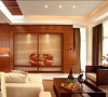 客厅一侧面上的镂空线条装饰，增添了空间的层次感。