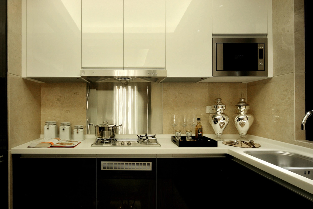 厨房图片来自成都生活家装饰在101平高端大气后现代3居室的分享