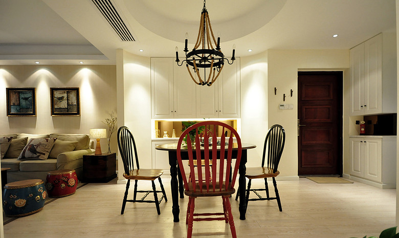 餐厅图片来自家装大管家在清浅色彩温馨 96平美式休闲居的分享