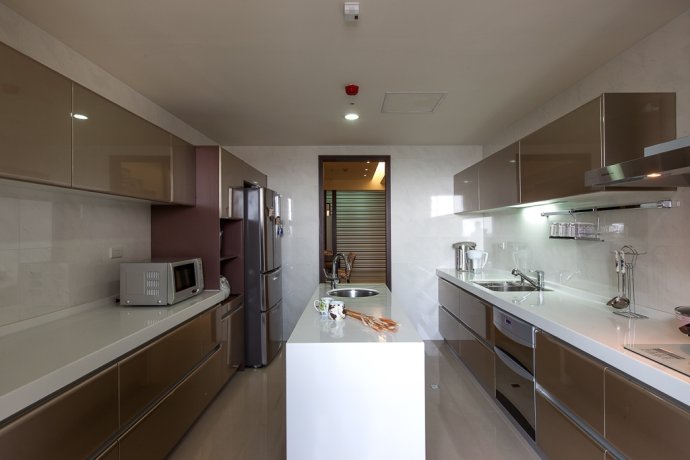 现代简约 三居 80后 温馨舒适 装修实景图 厨房图片来自上海实创-装修设计效果图在142平米现代时尚公寓装修实景图的分享