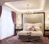 卧室—一改黄色主调，采用浪漫梦幻的紫色，纯洁高雅的白色，完美的融合，一切都刚刚好。水晶吊灯的修饰，更是添了不限的梦幻感。