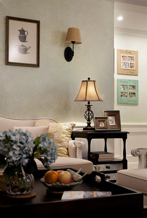客厅图片来自成都生活家装饰在110美式温馨风格三居的分享
