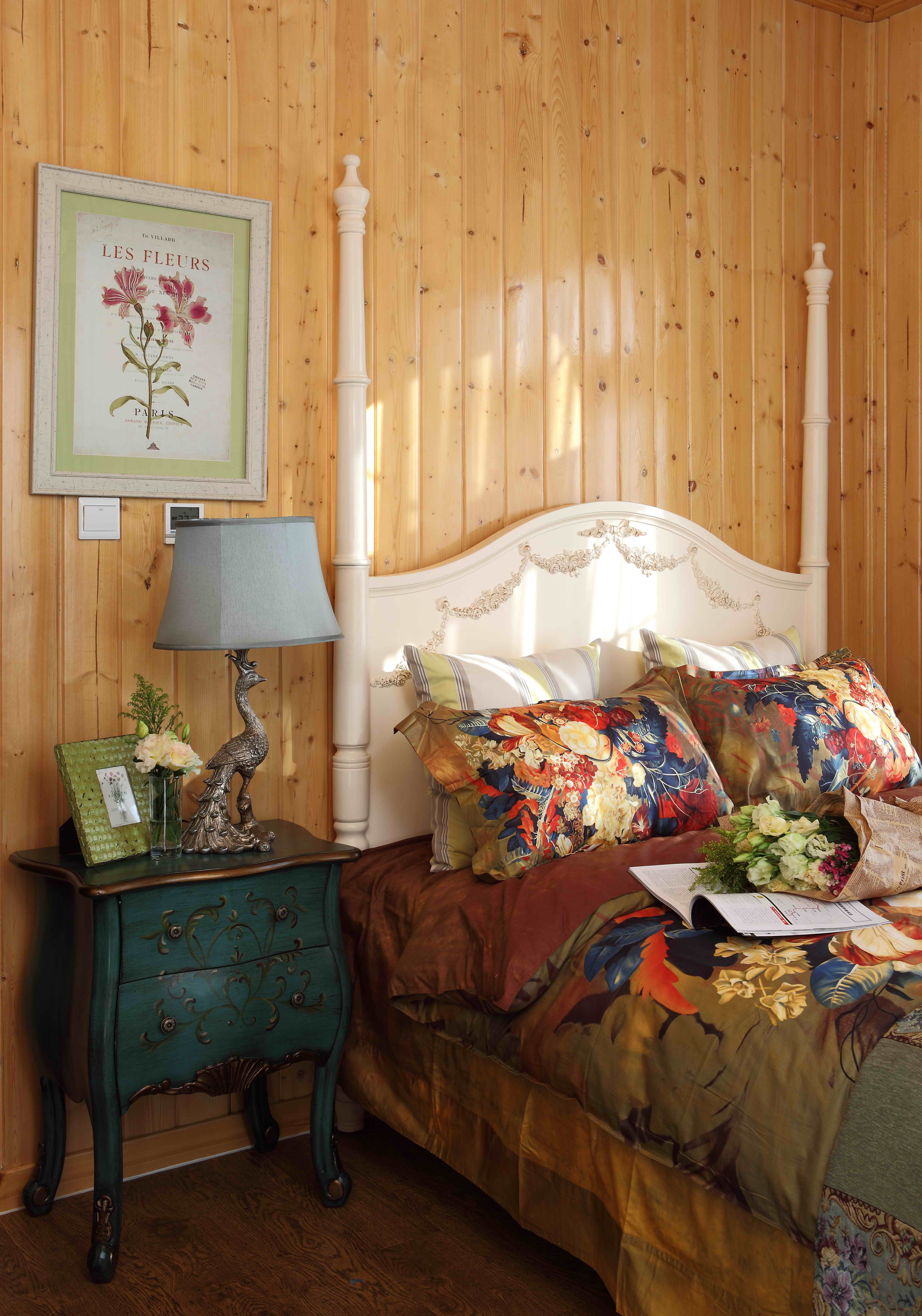 欧式 田园 混搭 别墅 美式 地中海 北欧 卧室图片来自尚层装饰大林在玉龙湾样板间梦幻木屋的分享
