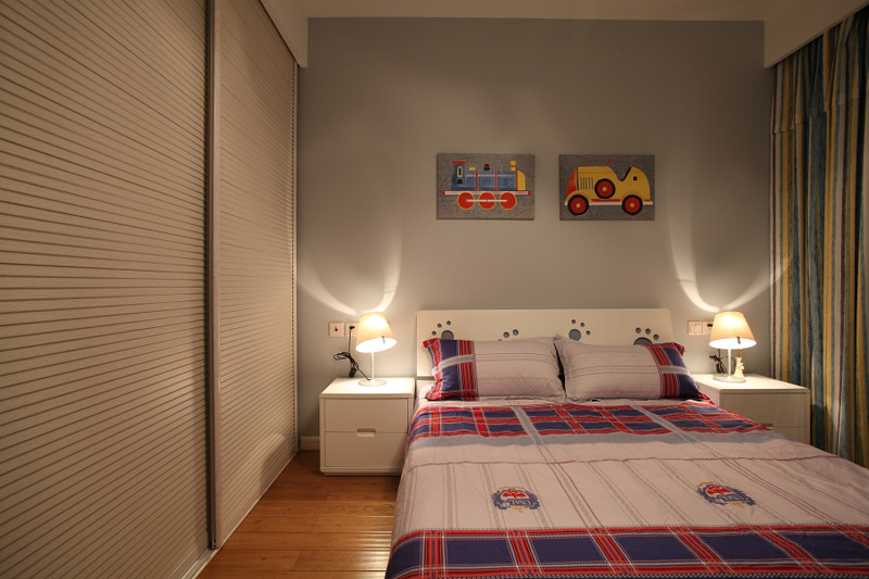 卧室图片来自成都生活家装饰在131平米现代温馨风格3居室的分享