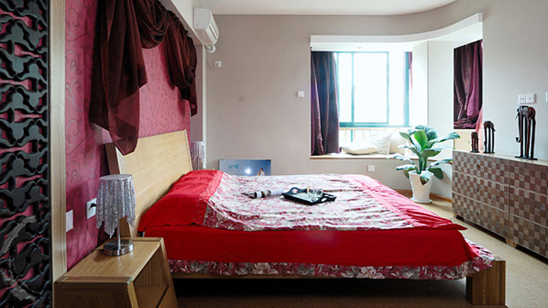 现代 简约 二居 80后 小资 卧室图片来自成都生活家装饰在2居室89平米现代简约风范的分享