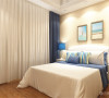 卧室多采用蓝色和白色，很好的与客厅做出了呼应，统一了风格，家具简单时尚色彩明快，自然，布艺采用简单的条纹装饰了空间的色彩，突出了地中海明快，明亮自然的特点