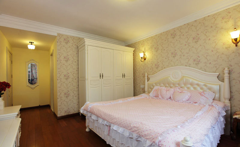 卧室图片来自周海真在清新两居室  美式变田园的分享