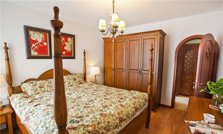 卧室图片来自周海真在浓郁色彩美式田园风格的分享