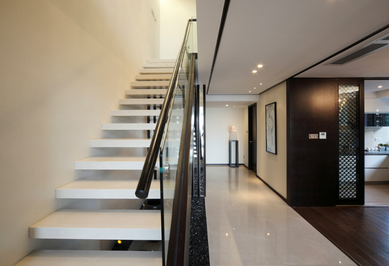 楼梯图片来自今朝装饰小徐在孔雀城  350平新中式风格的分享