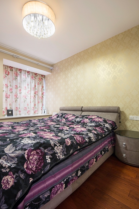 现代 三居 小资 卧室图片来自家装大管家在108平摄人心魄家 紫色调华丽空间的分享