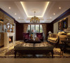 浓郁华丽的色彩，精致奢华的家具，整个客厅风情万种。
