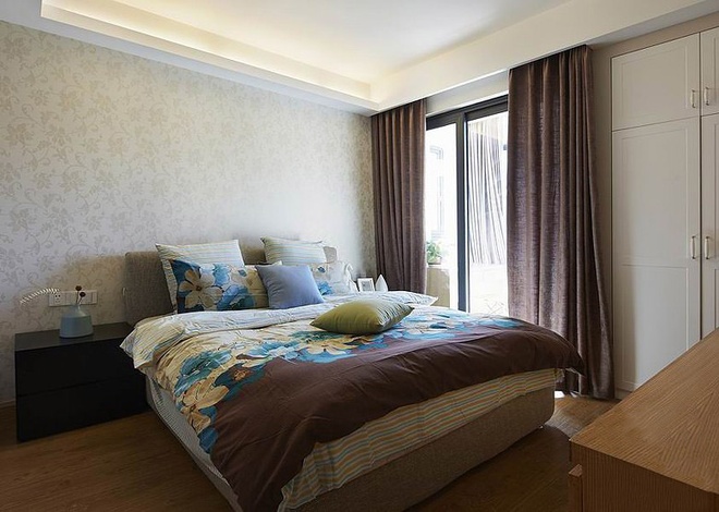 三居 简约 卧室图片来自贾凤娇在外交部青年路  现代简约风格的分享