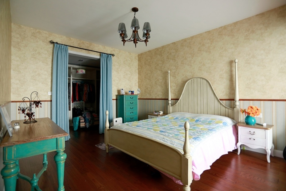 简约 美式乡村 舒适 温馨 时尚 大气 卧室图片来自成都生活家装饰在87平简约时尚2居室美式风格的分享