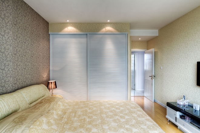 卧室图片来自家装大管家在时尚低调质感 105平现代简约家的分享