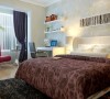 设计理念： 卧室在色彩方面秉承了简约现代风格的时尚和品质，与灯光的结合，从而提升了主人的身份与品位。