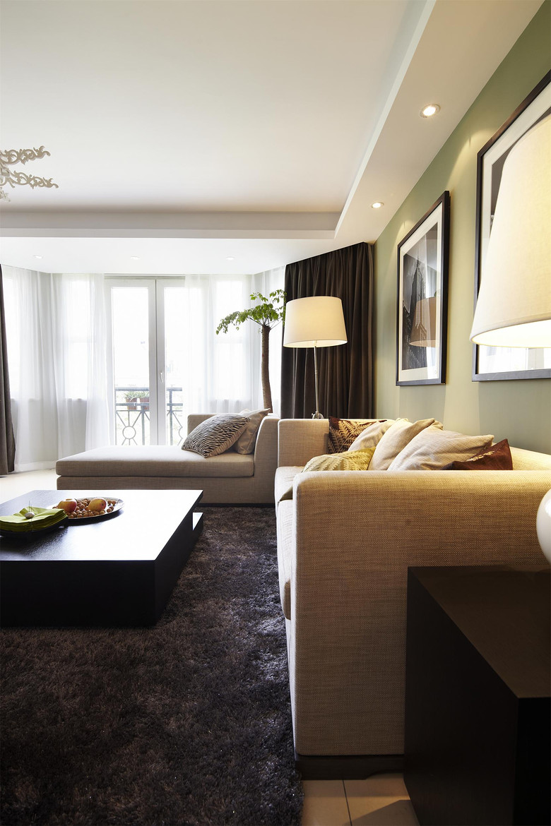 客厅图片来自家装大管家在绿野仙踪 160平现代简约舒适4居的分享