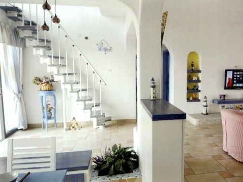 地中海 三居 白领 旧房改造 楼梯图片来自今朝装饰李海丹在130平米三居地中海的分享