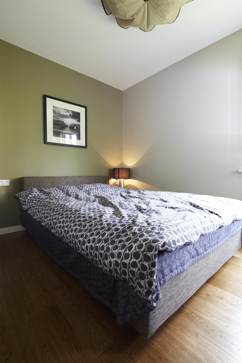 卧室图片来自家装大管家在绿野仙踪 160平现代简约舒适4居的分享