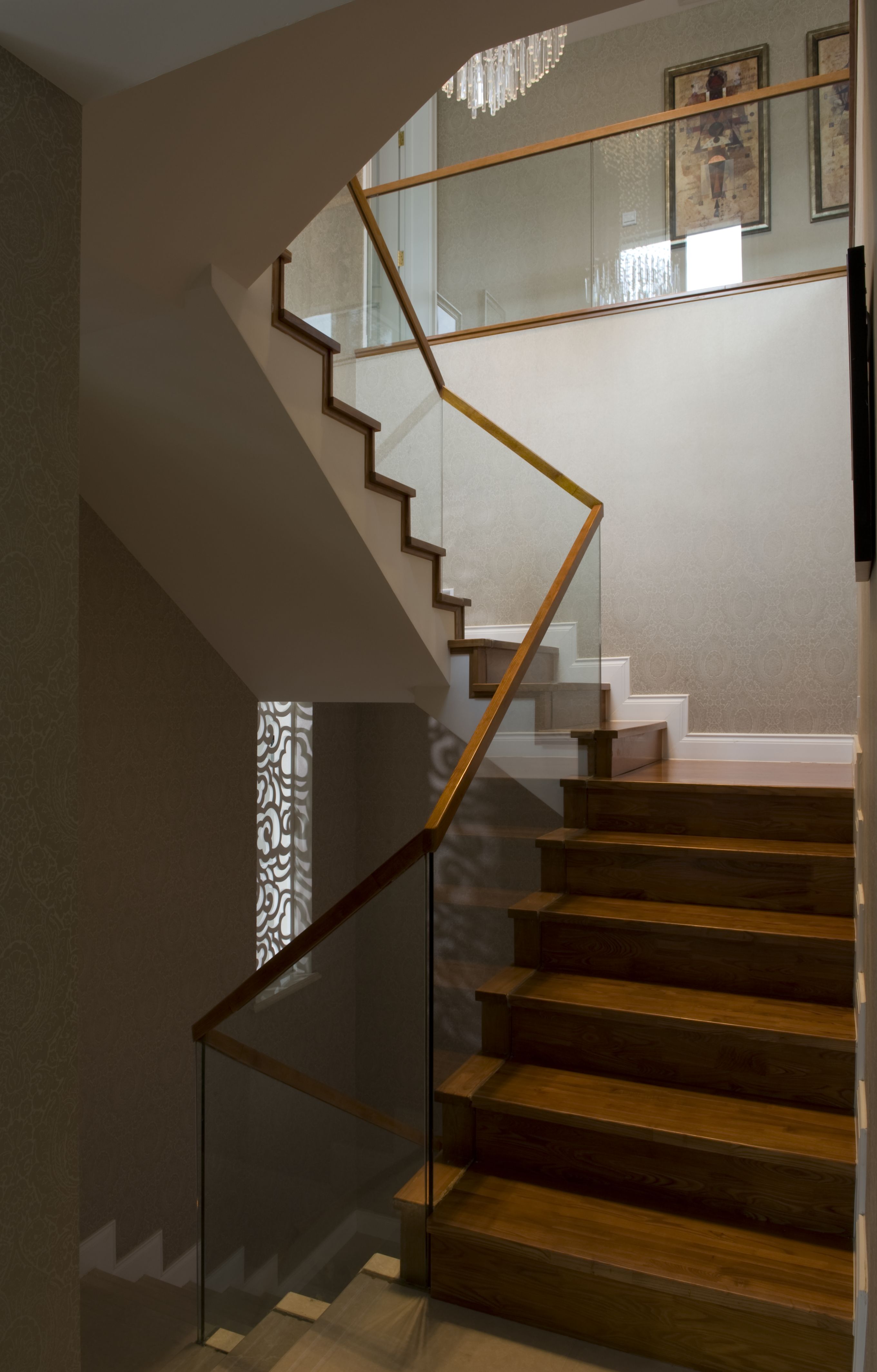 别墅 简约 楼梯图片来自博览天下在万万树-500平米简约风格的分享