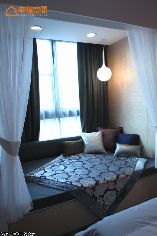 二居 现代 跃层 卧室图片来自幸福空间在纽约时尚 爱上79平黑白普普风的分享